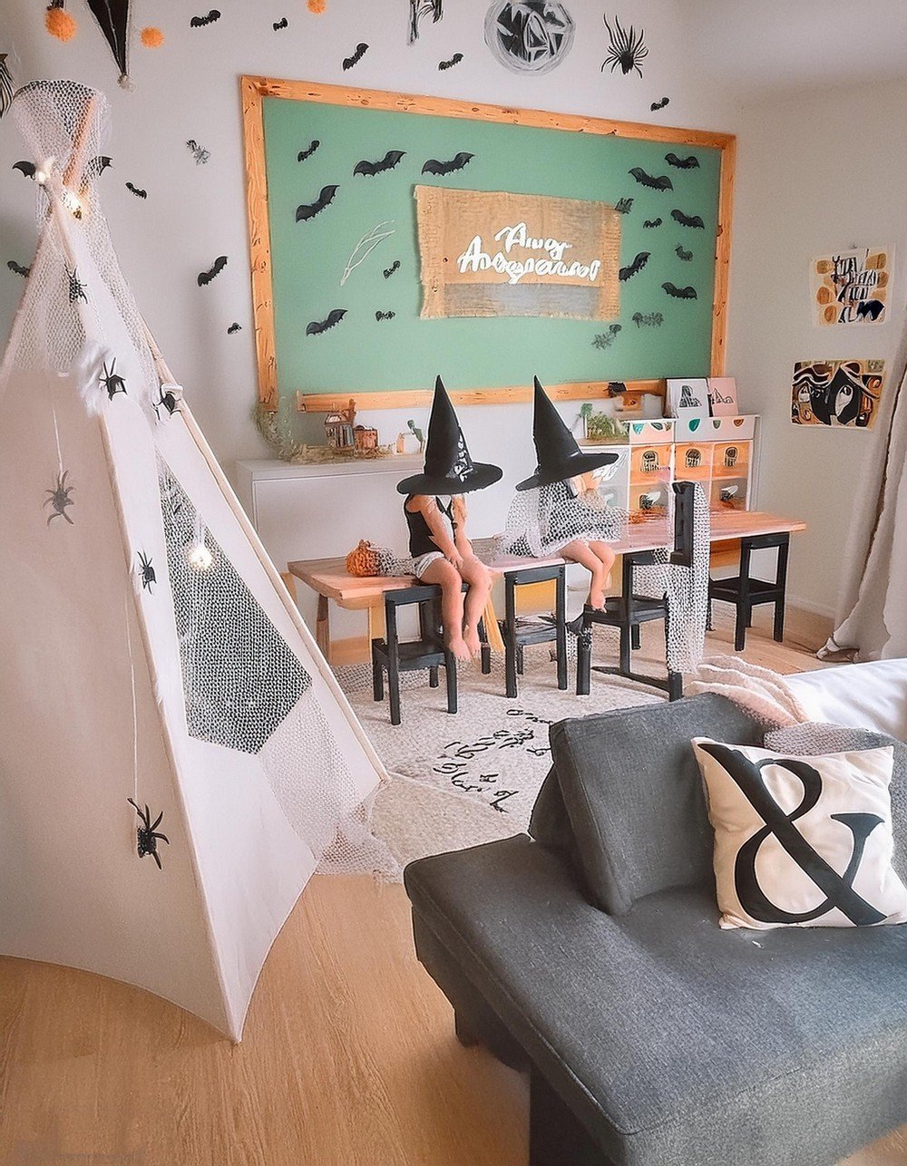 Add Spooky Cheap Spider and Bat Décor to Your Home