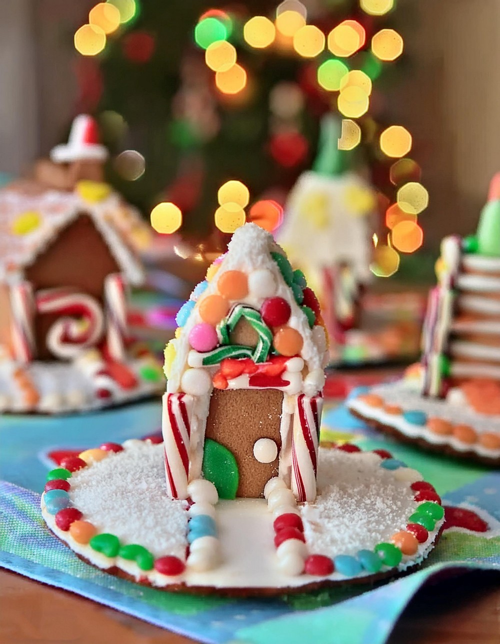 Create a Festive Gingerbread House with Graham Crackers