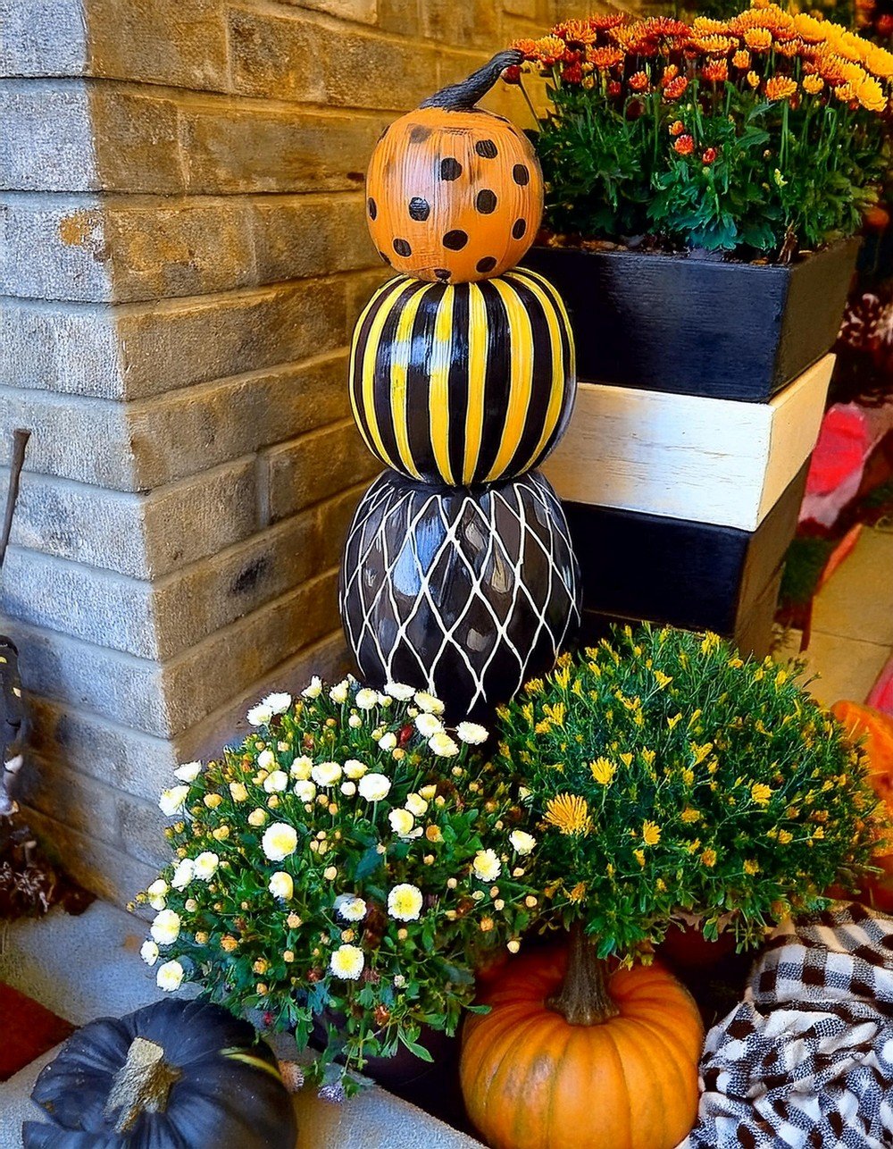 Get Ready for Halloween with Cute Pumpkin Topiary