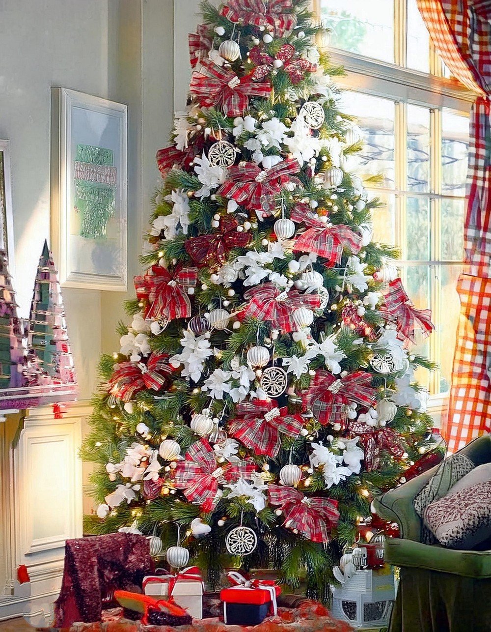 Get the Trendy Look with a Buffalo Check Christmas Tree