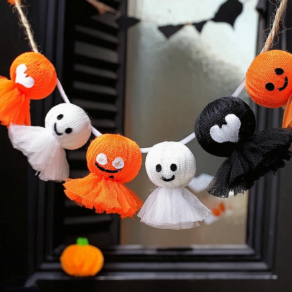 Keep Your Kids Occupied with a Cute Halloween Garland