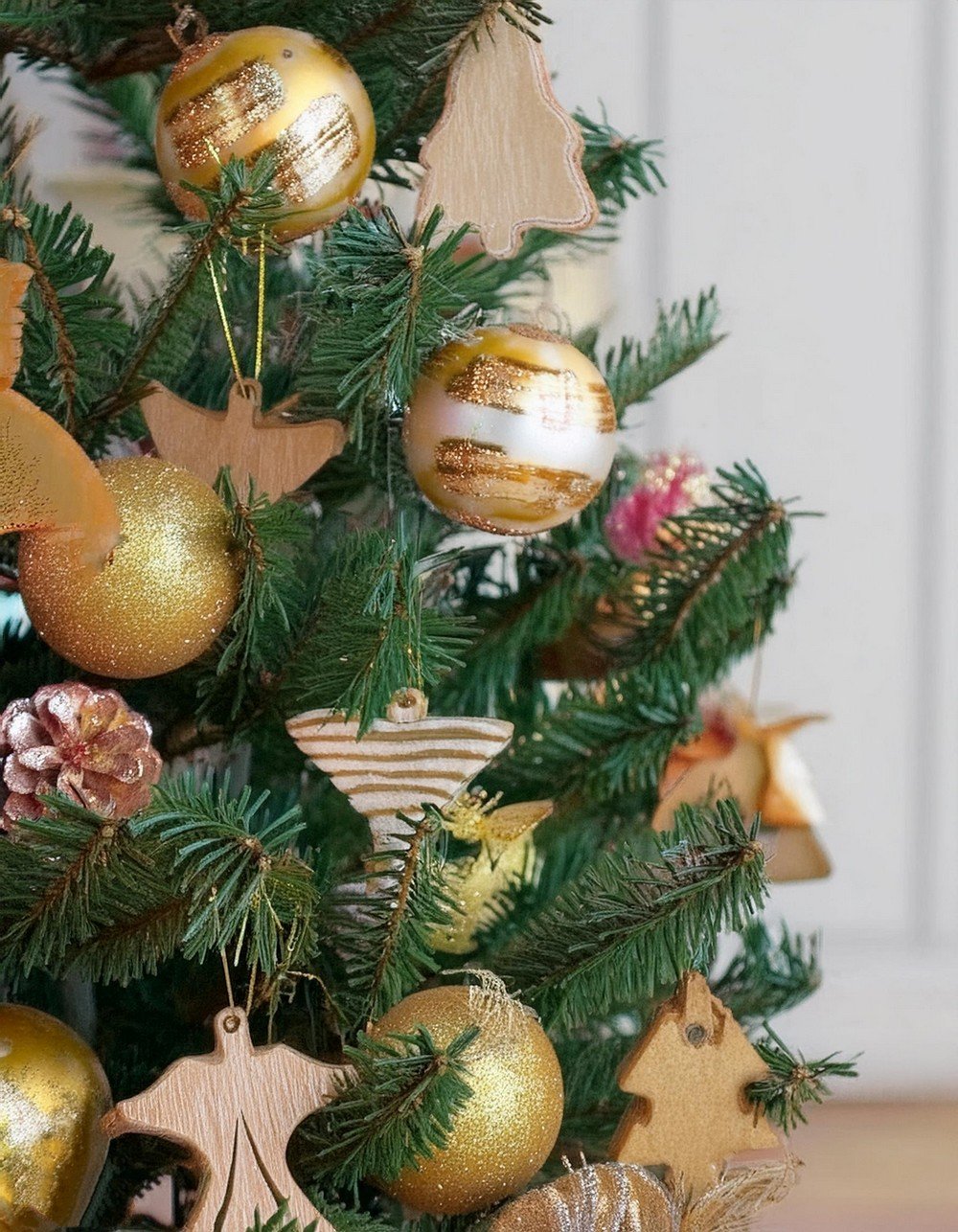 Make Cute Christmas Tree Ornaments with Cookie Cutters