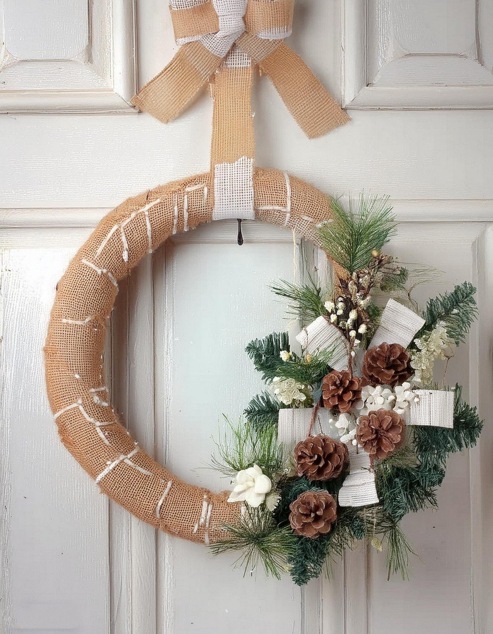 Rustic Farmhouse Christmas Wreath with Burlap and Pinecones