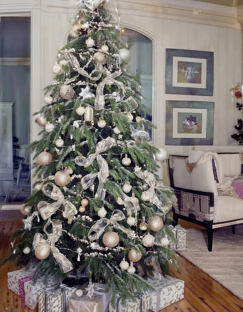 Stunning Coastal-Inspired Christmas Tree with Coral Accents