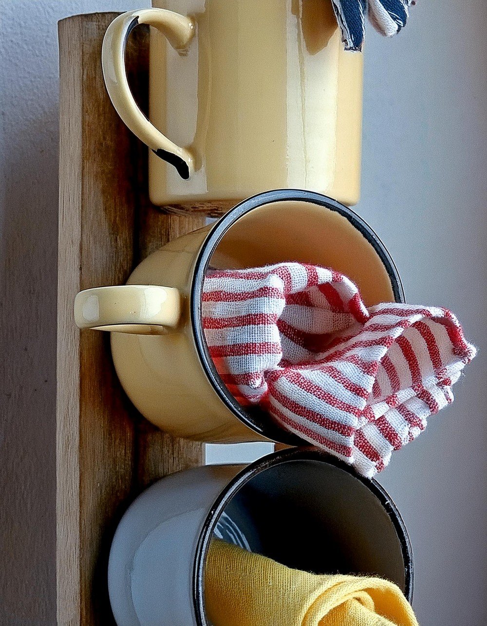 Mug Rack For Storage And Decorations