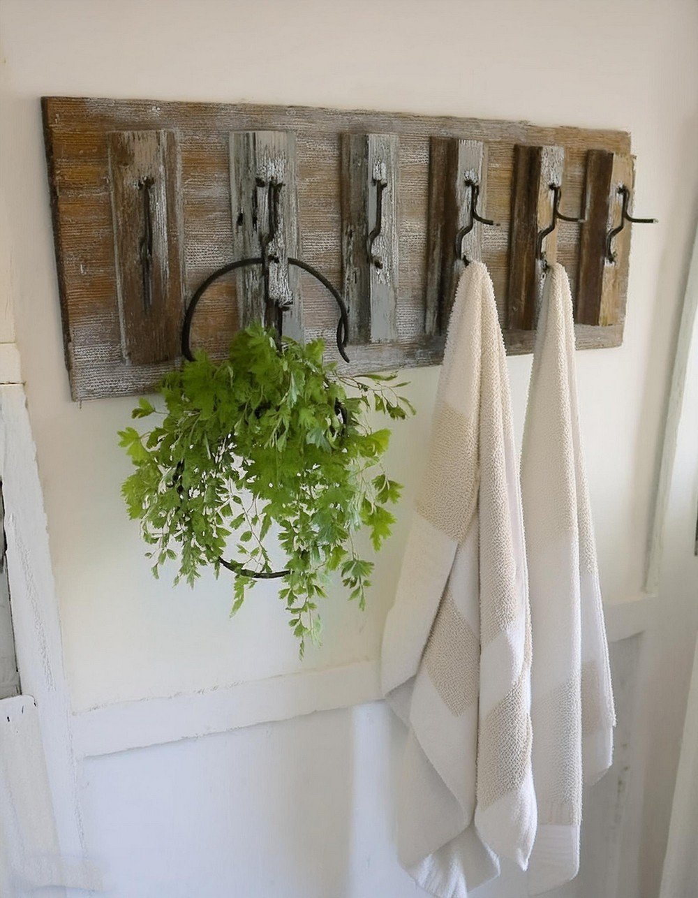 Reclaimed Wood Rack To Store Bathroom Towels